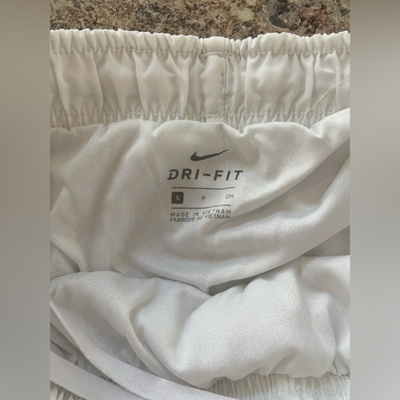 Nike Running Shorts - Picture 2 of 3